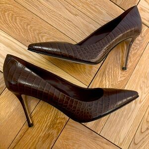 Marion Parke “must have 85” pump in brown alligator print